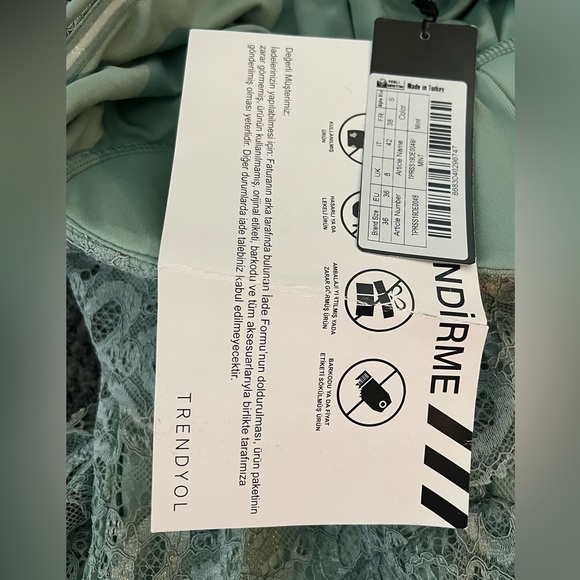 Asos Trendyol tiered lace maxi dress in sage green - Picture 3 of 5